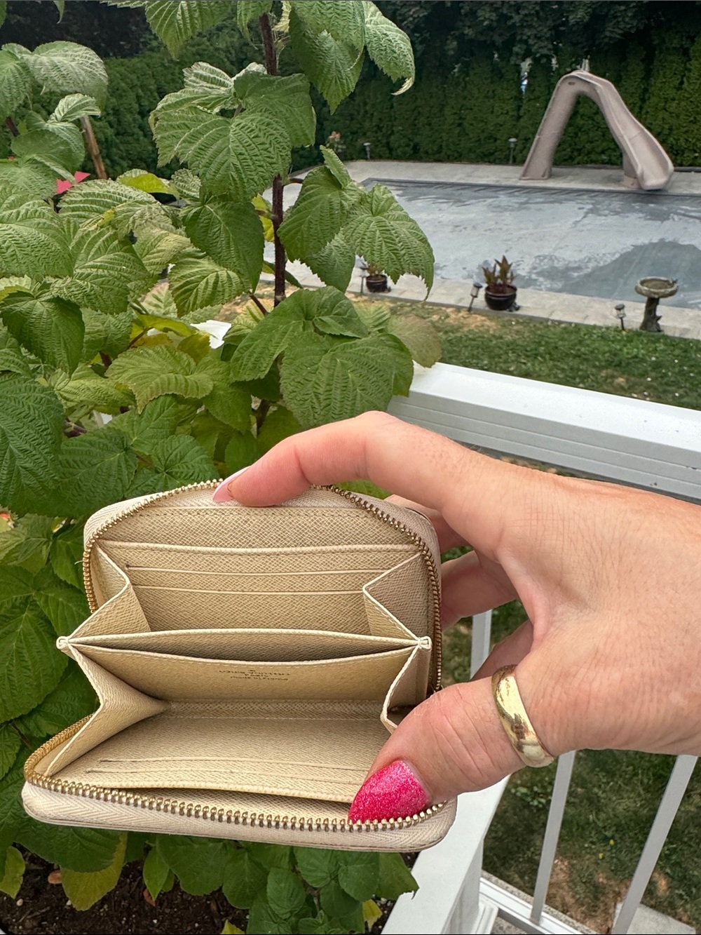 Louis Vuitton Damier Azur Zipped Wallet and coin pouch - Beige & Grey - Picture 9 of 16